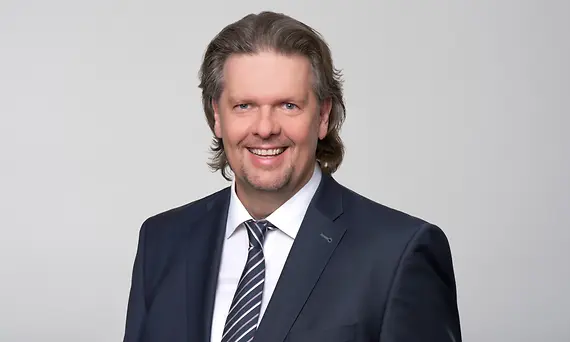 Alex­ander Nawroth