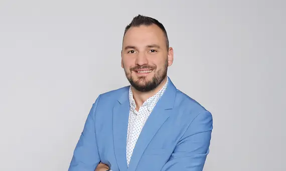 Alex­ander Hoyer