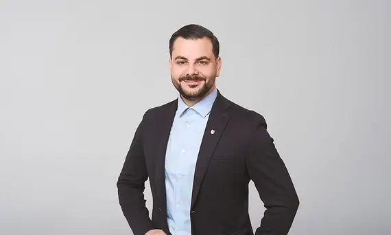 Büny­amin Benzer
